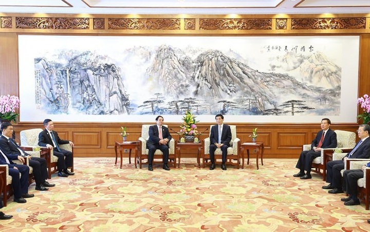 PM Pham Minh Chinh meets with Chinese front leader in Tianjin - 2