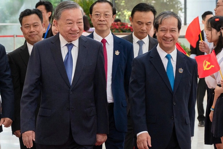 Over 20 million students begin new school year in Vietnam - 1