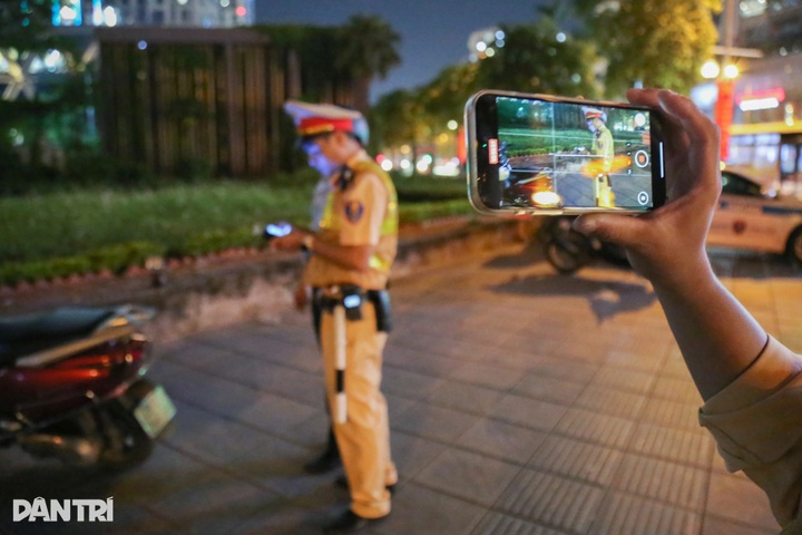 Hanoi traffic police target bars for drink-driving offenders - 5 Hanoi traffic police target bars for drink-driving offenders - 5