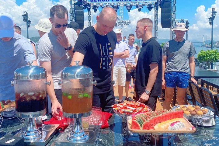 Russian military delegation visits Ha Long Bay - 2 Russian military delegation visits Ha Long Bay - 2