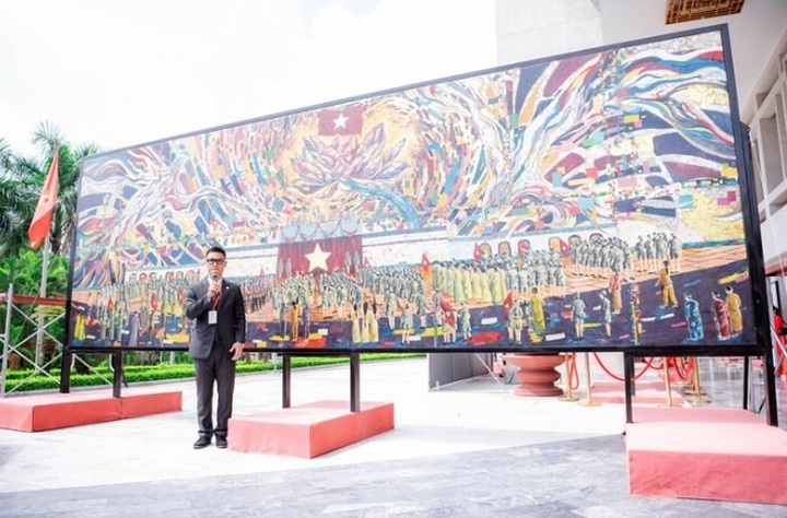 Guinness world record given to Vietnamese lacquer painting - 1