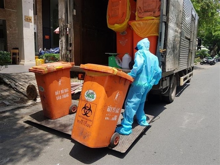 HCM City ramps up efforts to combat pollution - 1