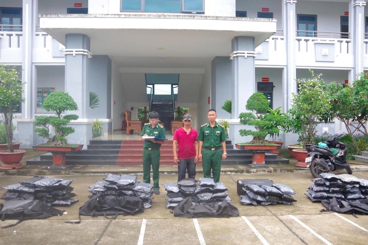 HCM City fisherman discovers 81 kilos of marijuana at sea - 2 HCM City fisherman discovers 81 kilos of marijuana at sea - 2