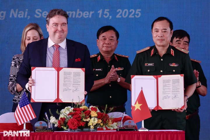 US ambassador attends handover of dioxin-free land at Bien Hoa Airport - 2 US ambassador attends handover of dioxin-free land at Bien Hoa Airport - 2