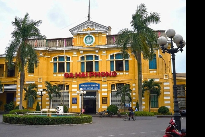 Pilot Haiphong train commuter service begins - 1 Pilot Haiphong train commuter service begins - 1