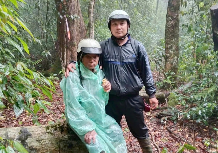 Elderly man rescued after five days lost in Dalat forest - 1