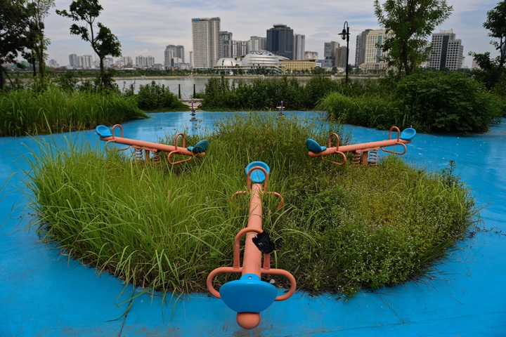 Newly opened public park in Hanoi falls into neglect - 10 Newly opened public park in Hanoi falls into neglect - 10