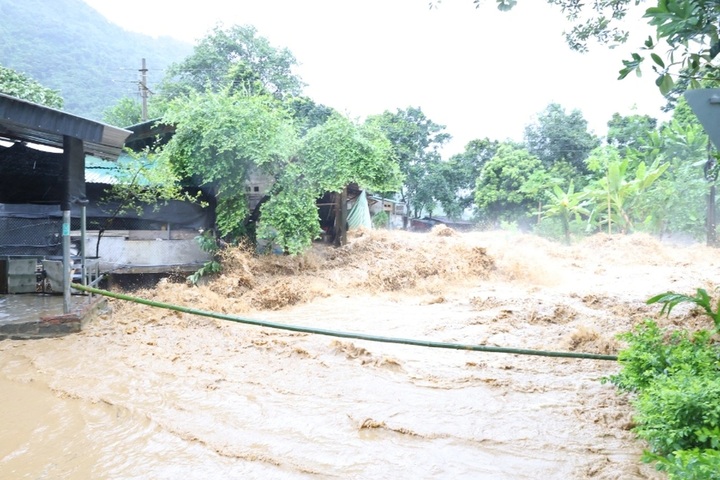 Severe flooding hits north-central Vietnam after Typhoon Bualoi - 7 Severe flooding hits north-central Vietnam after Typhoon Bualoi - 7