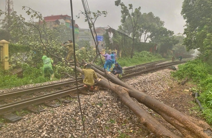 More trains suspended due to Typhoon Bualoi - 1