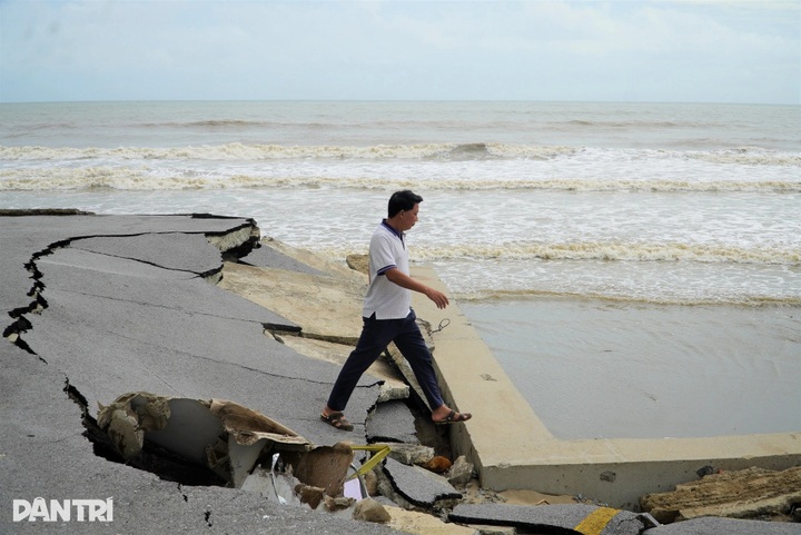 Dozens of luxury villas in Ha Tinh damaged by Typhoon Bualoi - 7 Dozens of luxury villas in Ha Tinh damaged by Typhoon Bualoi - 7