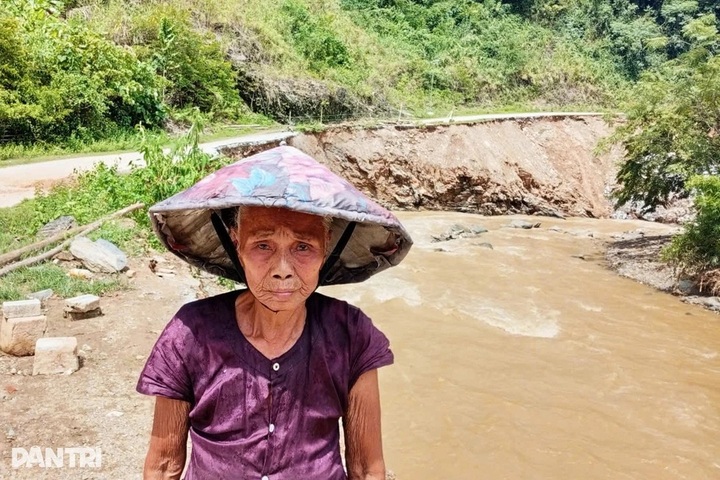 Typhoon Bualoi leaves hundreds of households desperate for help - 2 Typhoon Bualoi leaves hundreds of households desperate for help - 2