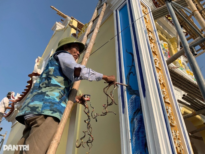 Vietnamese man recognised with world record for 6-metre fingernails - 5