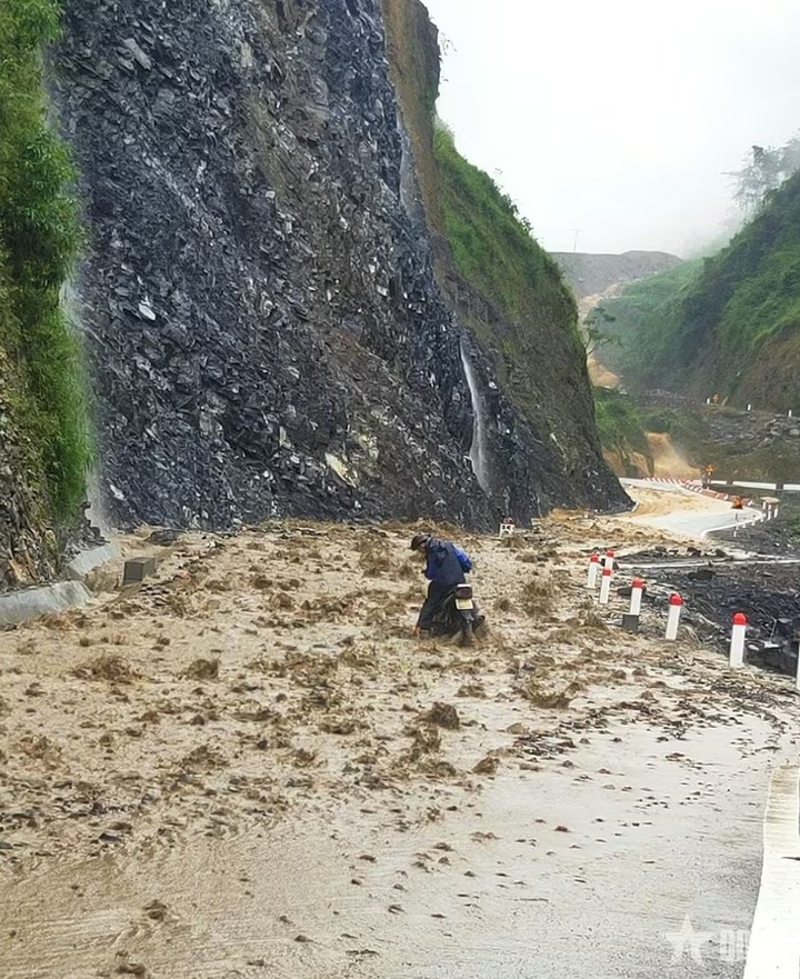 Boat tours on Nho Que River suspended due to floods and landslides - 2