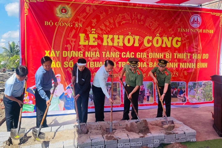 Public security ministry builds 24 houses for families hit by Storm Bualoi - 1 Public security ministry builds 24 houses for families hit by Storm Bualoi - 1