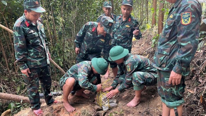 Over 220kg war bomb found and safely detonated in Danang - 2