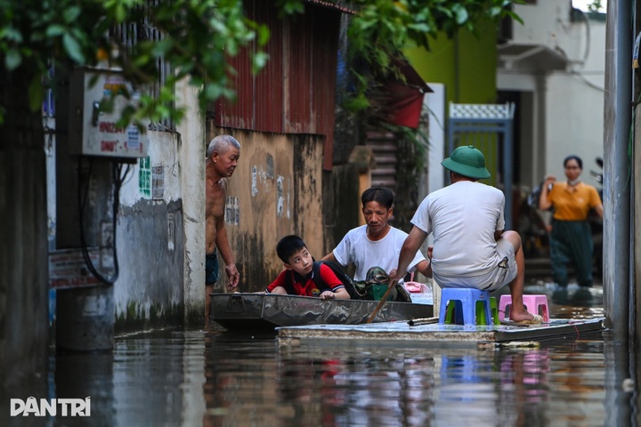 Hanoi area still severely flooded after Typhoon Bualoi - 6 Hanoi area still severely flooded after Typhoon Bualoi - 6