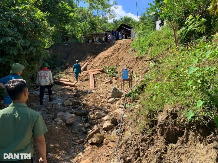 Dantri provides aid to six families who lost homes in Typhoon Bualoi - 1