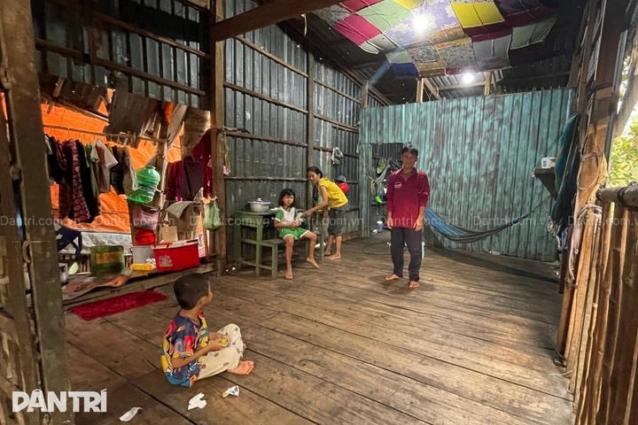 Two southern low-income families receive new homes - 3 Two southern low-income families receive new homes - 3