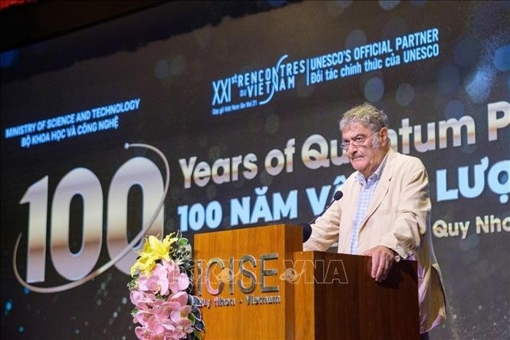 Nobel Laureate joins scientists for conference in Vietnam - 1