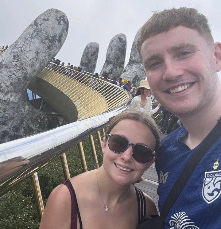 Foreign tourists terrified as Hanoi train sweeps away café tables - 3 Foreign tourists terrified as Hanoi train sweeps away café tables - 3