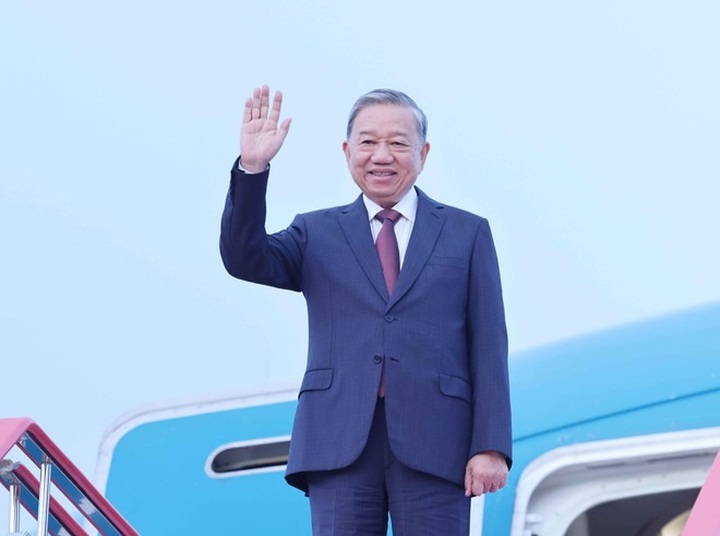 Party leader arrives in Pyongyang for state visit to DPRK - 1