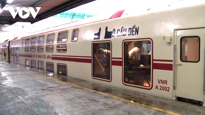 Double-decker train expands tourist route to explore local craft villages - 1 Double-decker train expands tourist route to explore local craft villages - 1