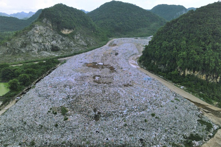 Ninh Binh’s long-standing rubbish site remains untreated - 2