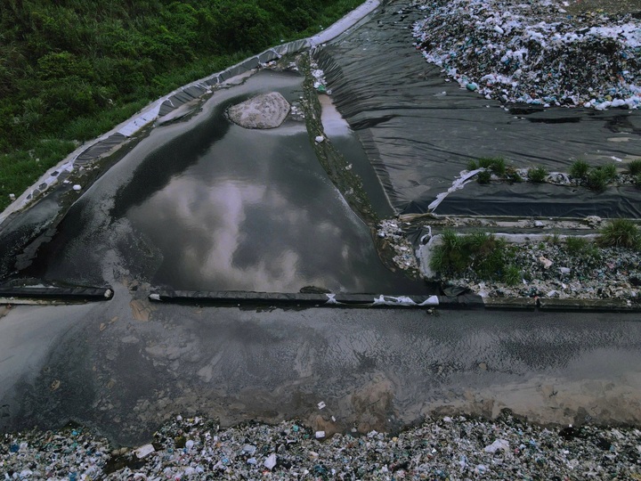 Ninh Binh’s long-standing rubbish site remains untreated - 5