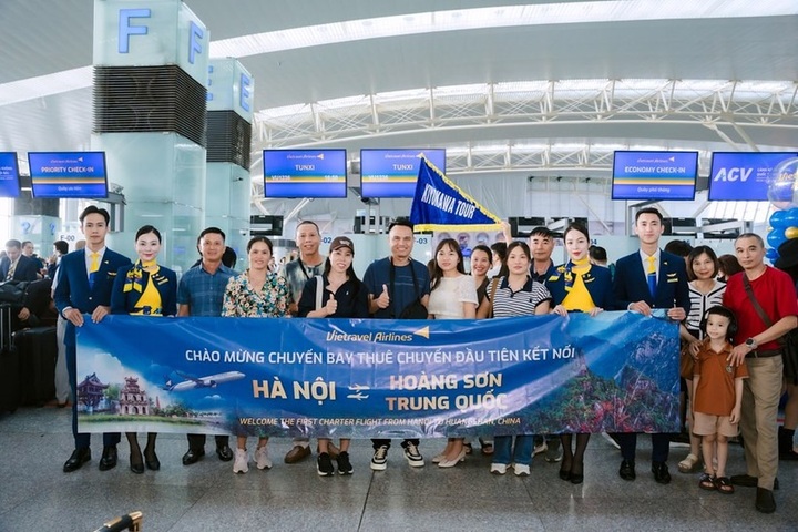 Vietravel Airlines launches charter service linking Hanoi with Huangshan - 1