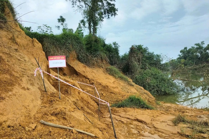 200kg bomb found on Ha Tinh riverbank - 2 200kg bomb found on Ha Tinh riverbank - 2