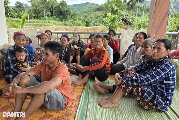 Over 200 people evacuated in Quang Ngai due to landslide risks - 1 Over 200 people evacuated in Quang Ngai due to landslide risks - 1