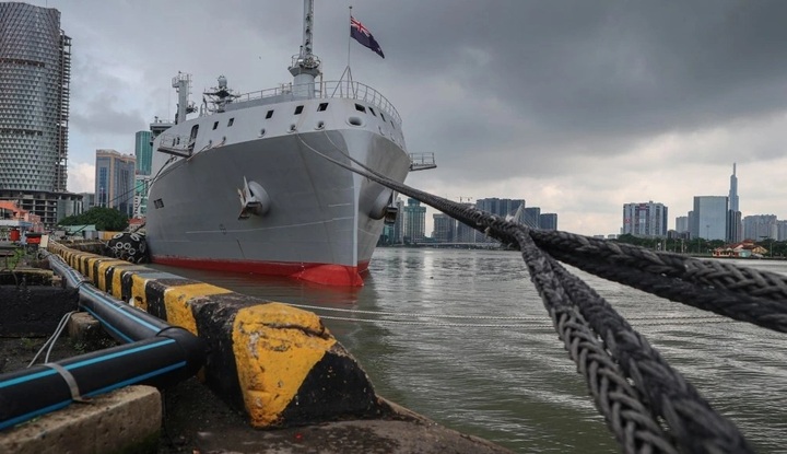 New Zealand’s largest naval logistics ship visits Ho Chi Minh City - 1 New Zealand’s largest naval logistics ship visits Ho Chi Minh City - 1