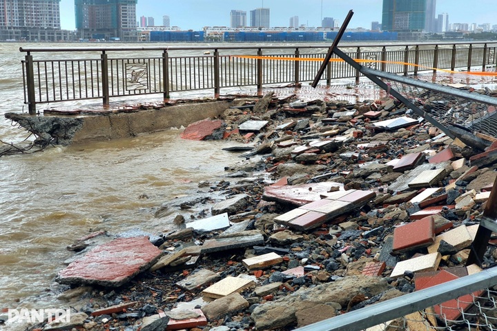 Powerful waves batter Danang’s Han River, flooding homes - 3 Powerful waves batter Danang’s Han River, flooding homes - 3