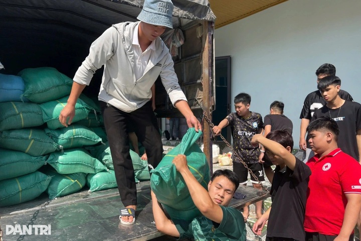 Dantri/Dtinews readers donate nearly VND 1 billion to flood victims - 1 Dantri/Dtinews readers donate nearly VND 1 billion to flood victims - 1