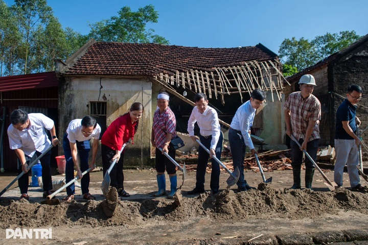 Dantri/Dtinews readers donate nearly VND 1 billion to flood victims - 4 Dantri/Dtinews readers donate nearly VND 1 billion to flood victims - 4