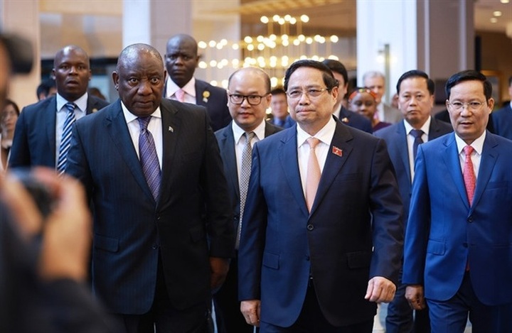 Vietnamese PM and South African President attend business forum in Hanoi - 1