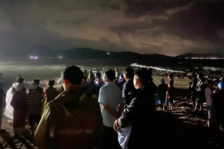 Two teenagers swept away by strong waves while swimming in Dak Lak - 1 Two teenagers swept away by strong waves while swimming in Dak Lak - 1