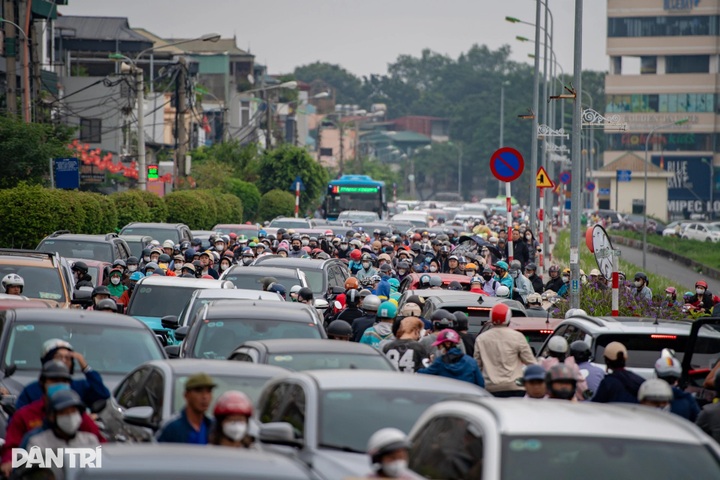 Long Bien Bridge partially closed for maintenance - 2 Long Bien Bridge partially closed for maintenance - 2