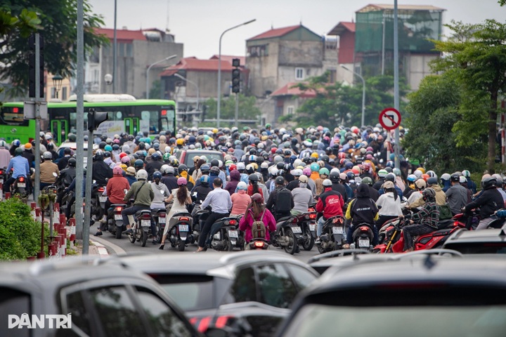 Long Bien Bridge partially closed for maintenance - 5 Long Bien Bridge partially closed for maintenance - 5