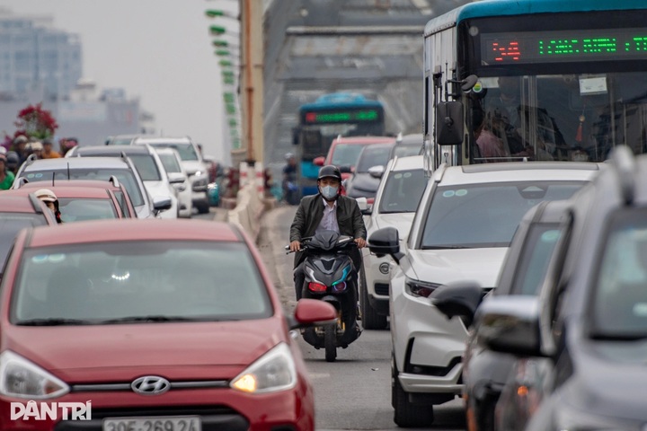 Long Bien Bridge partially closed for maintenance - 8 Long Bien Bridge partially closed for maintenance - 8