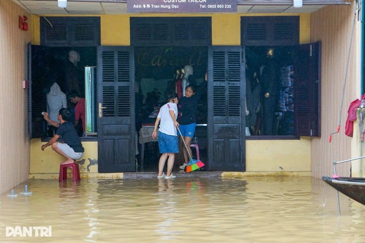 Hoi An submerged in historic floods - 5 Hoi An submerged in historic floods - 5