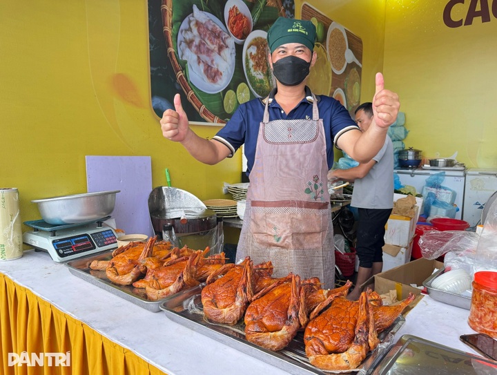 Specialties from across Vietnam showcased at Autumn Fair in Hanoi - 2 Specialties from across Vietnam showcased at Autumn Fair in Hanoi - 2