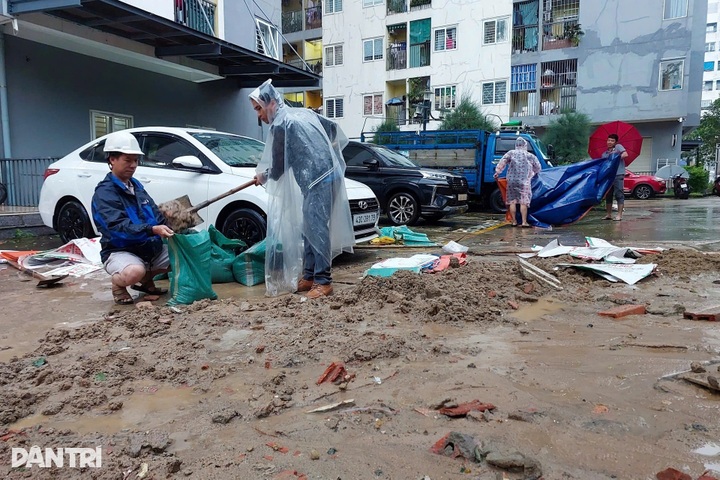 Heavy rain triggers widespread flooding in Danang - 7 Heavy rain triggers widespread flooding in Danang - 7