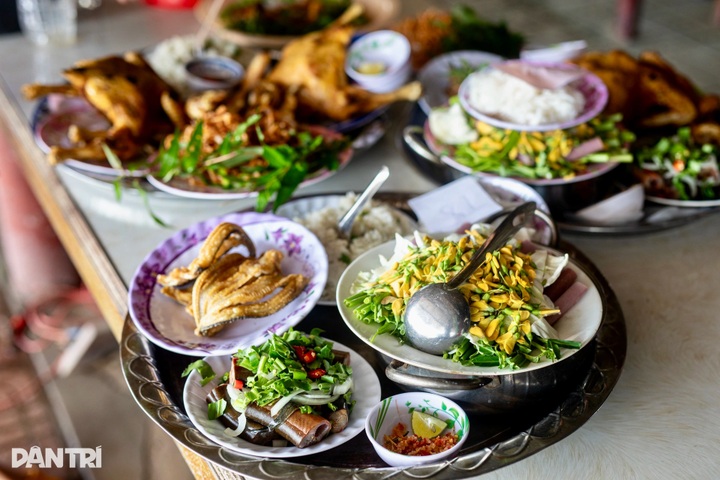 Mekong Delta residents enjoy field bathing in flood season - 4 Mekong Delta residents enjoy field bathing in flood season - 4