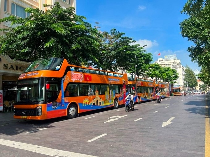 New double-decker bus route highlights Saigon’s cultural heritage - 1