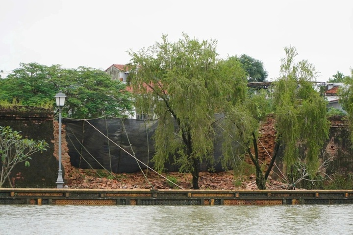 Hue Imperial Citadel wall collapses amid torrential rain - 1