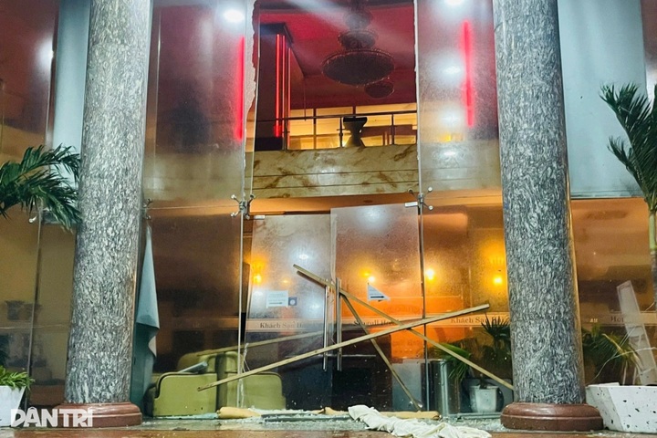 Hanoi-HCM City flights rerouted to dodge Typhoon Kalmaegi - 1