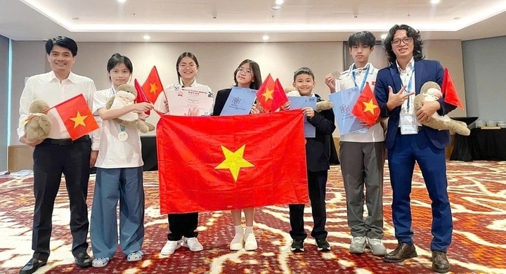 Vietnamese students win five medals at 2025 World Young Physicist Olympiad - 1