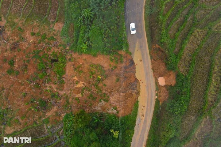 Landslides damage Pu Luong village after typhoons - 1