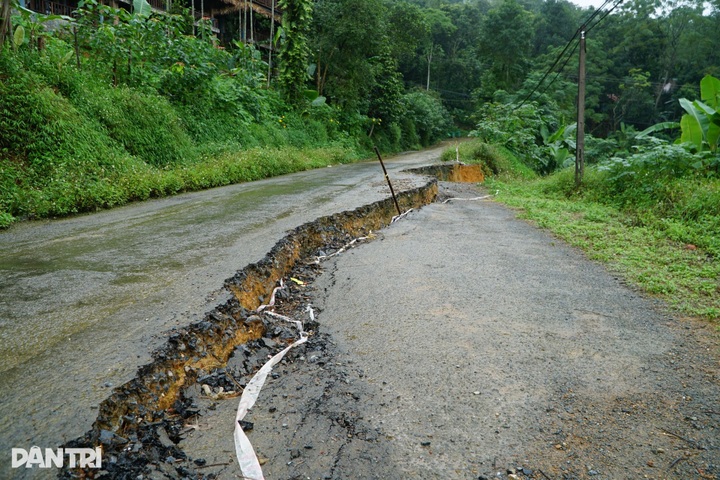 Landslides damage Pu Luong village after typhoons - 5